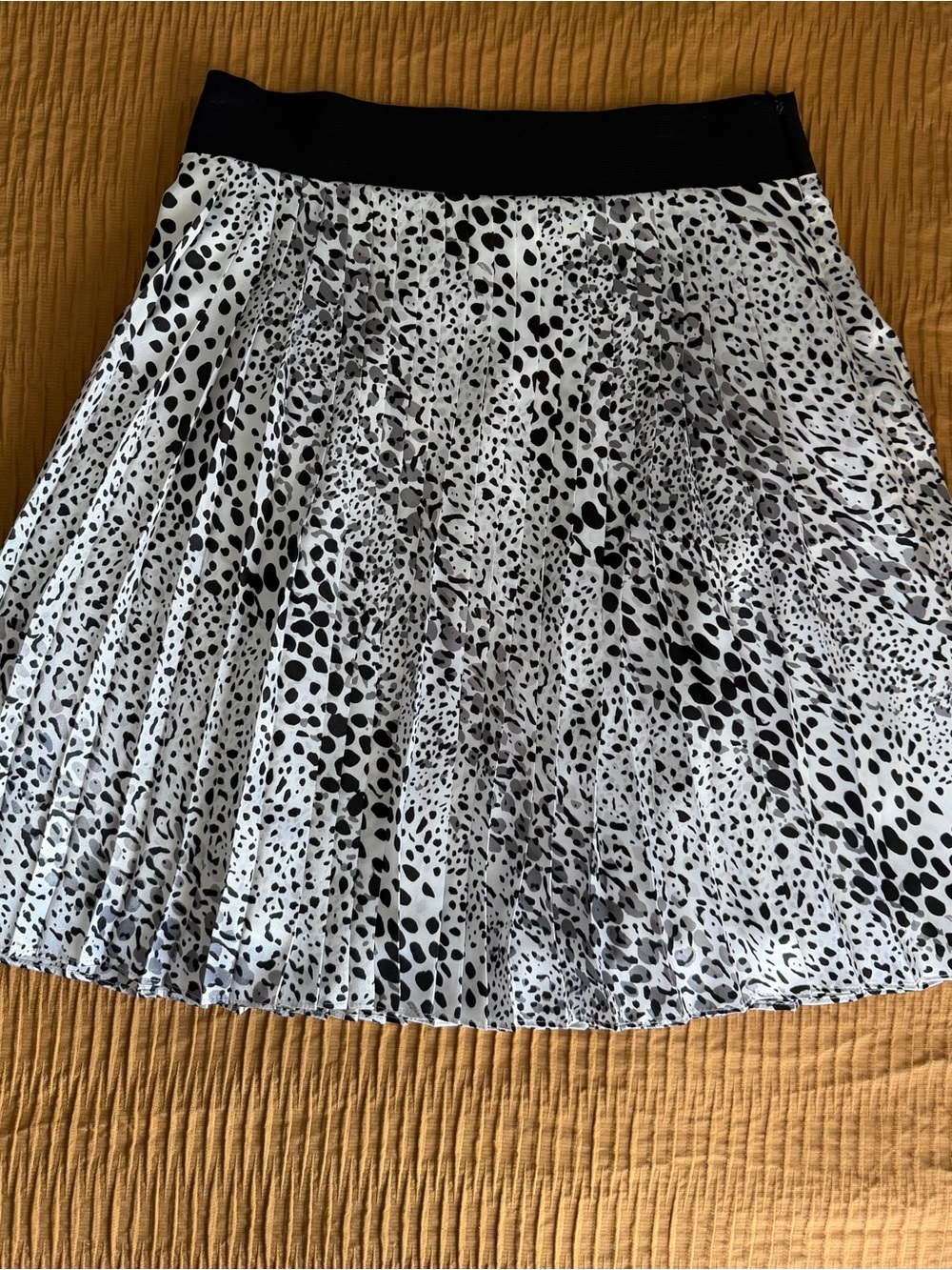 White House Black Market Black & White Pleated Skater Skirt